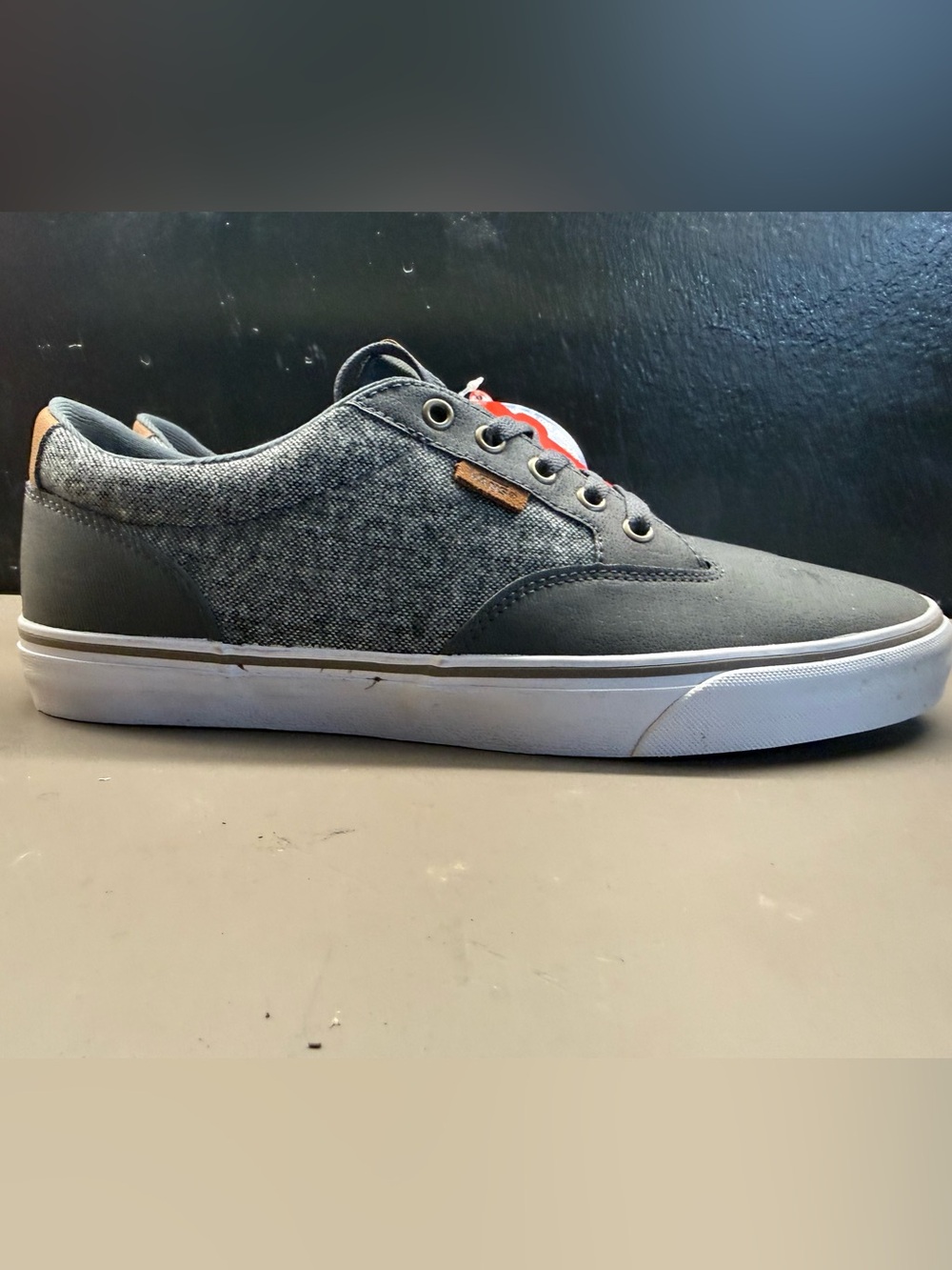 New with Box Men’s VANS Winston Deluxe (Mixed) Gray/Dachshund Leather Canvas M12